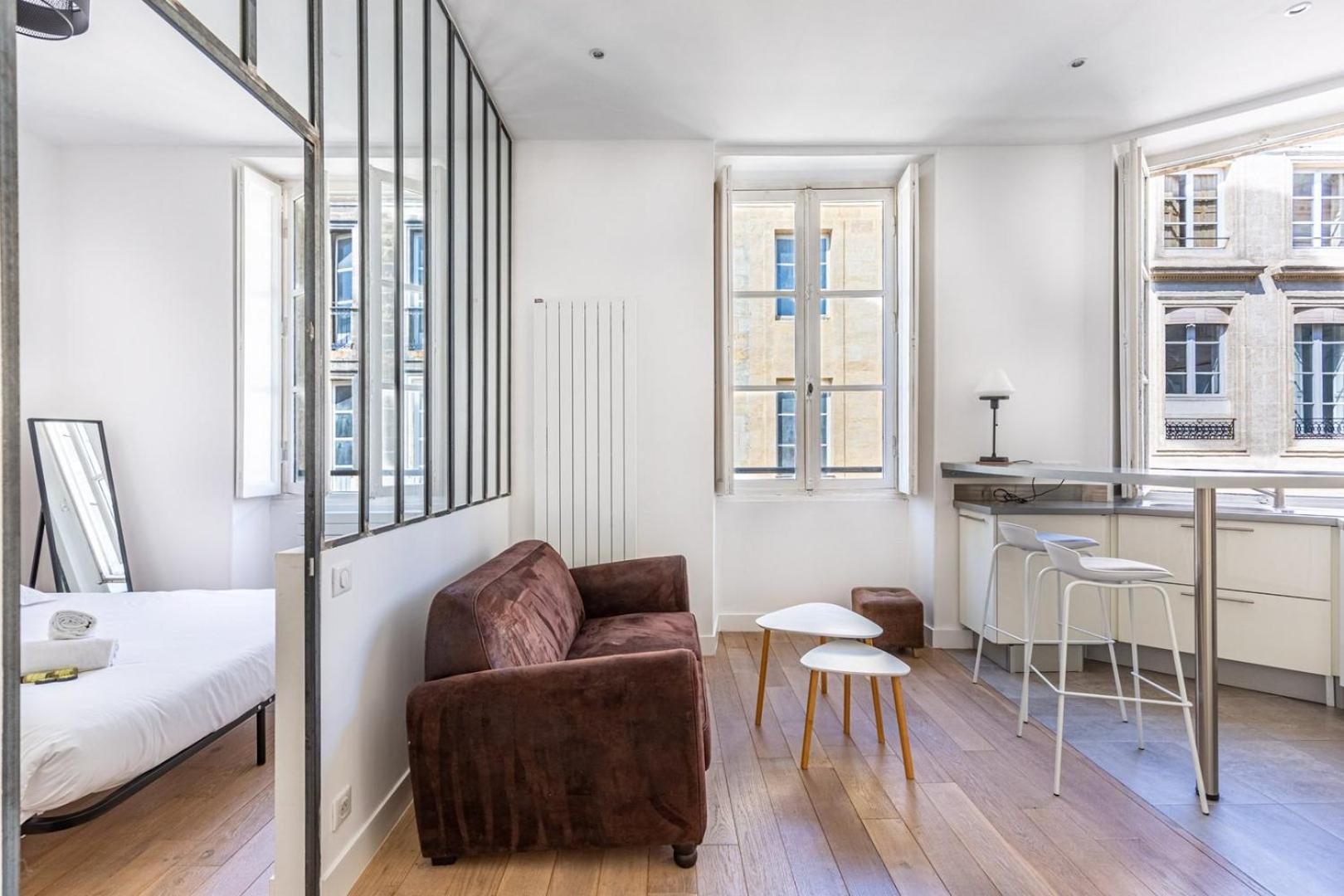 Guestready - A Bright Minimalism In The Centre *