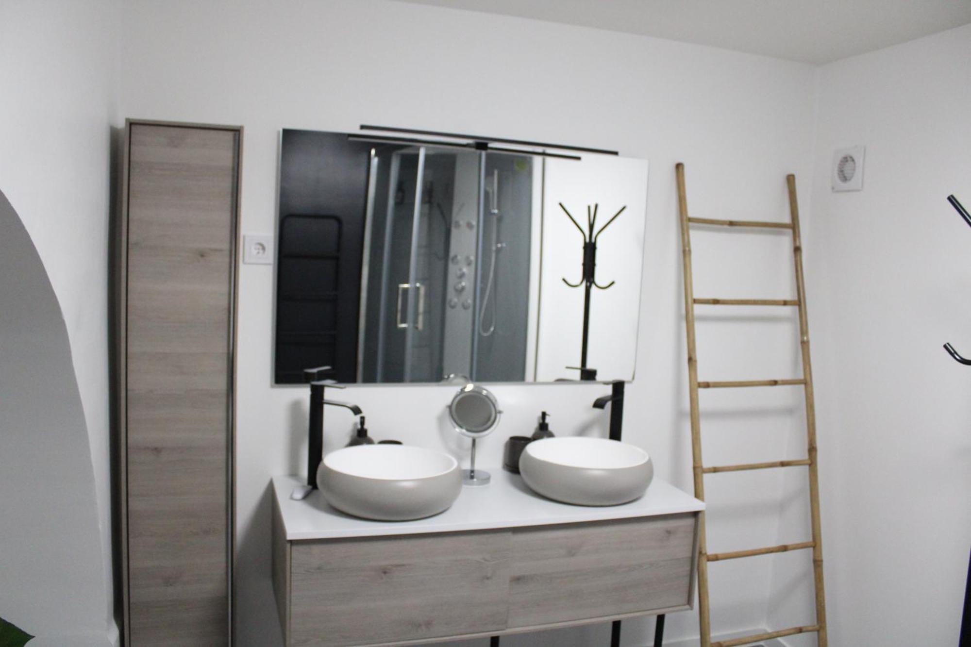 Apartment Hebergement Renove Place Du Palais Avec Parking *