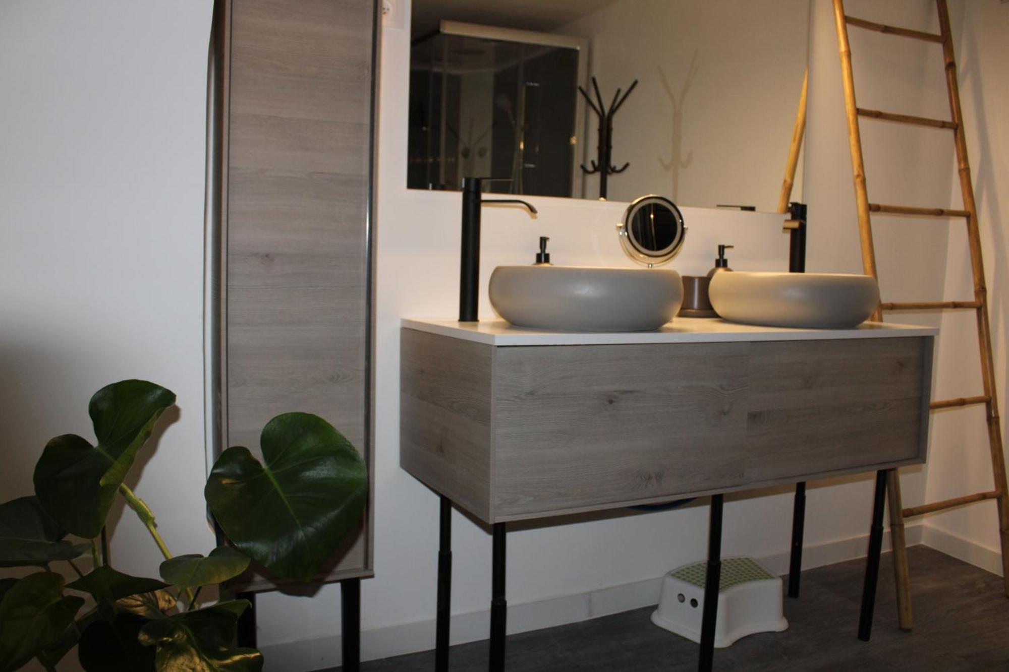 Hebergement Renove Place Du Palais Avec Parking Apartment *