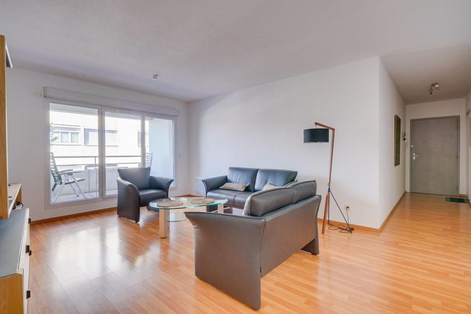 Apartamento Lovely Flat With Parking Burdeos