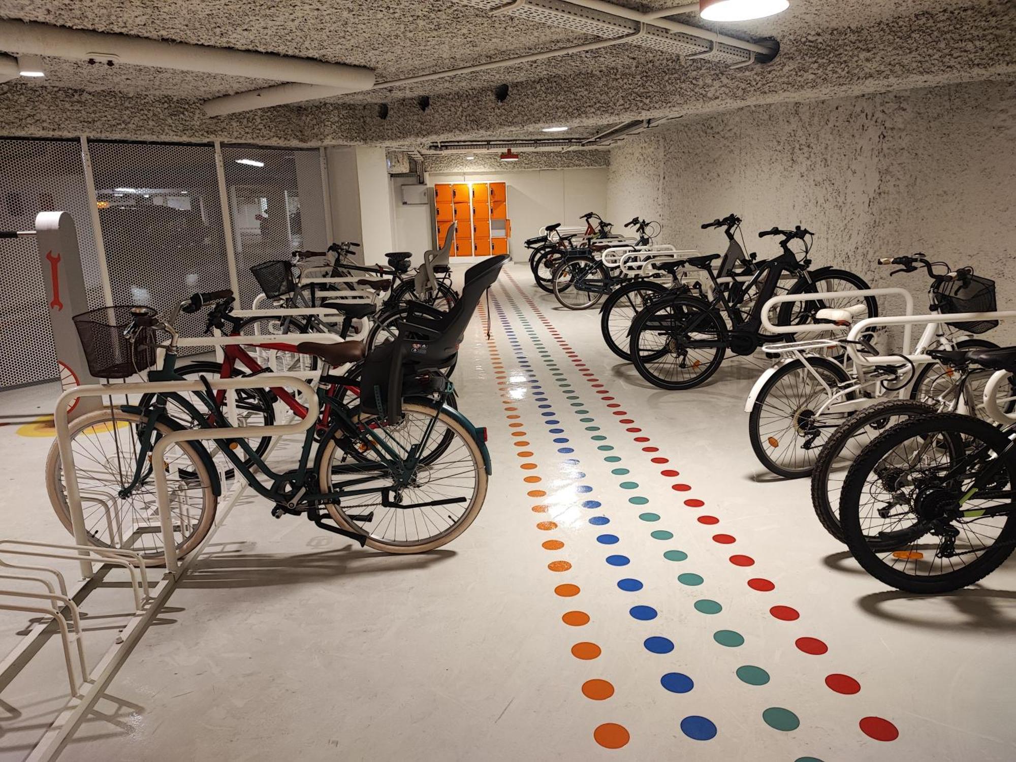 Duplex-terrasse-parking-climatisation Apartment