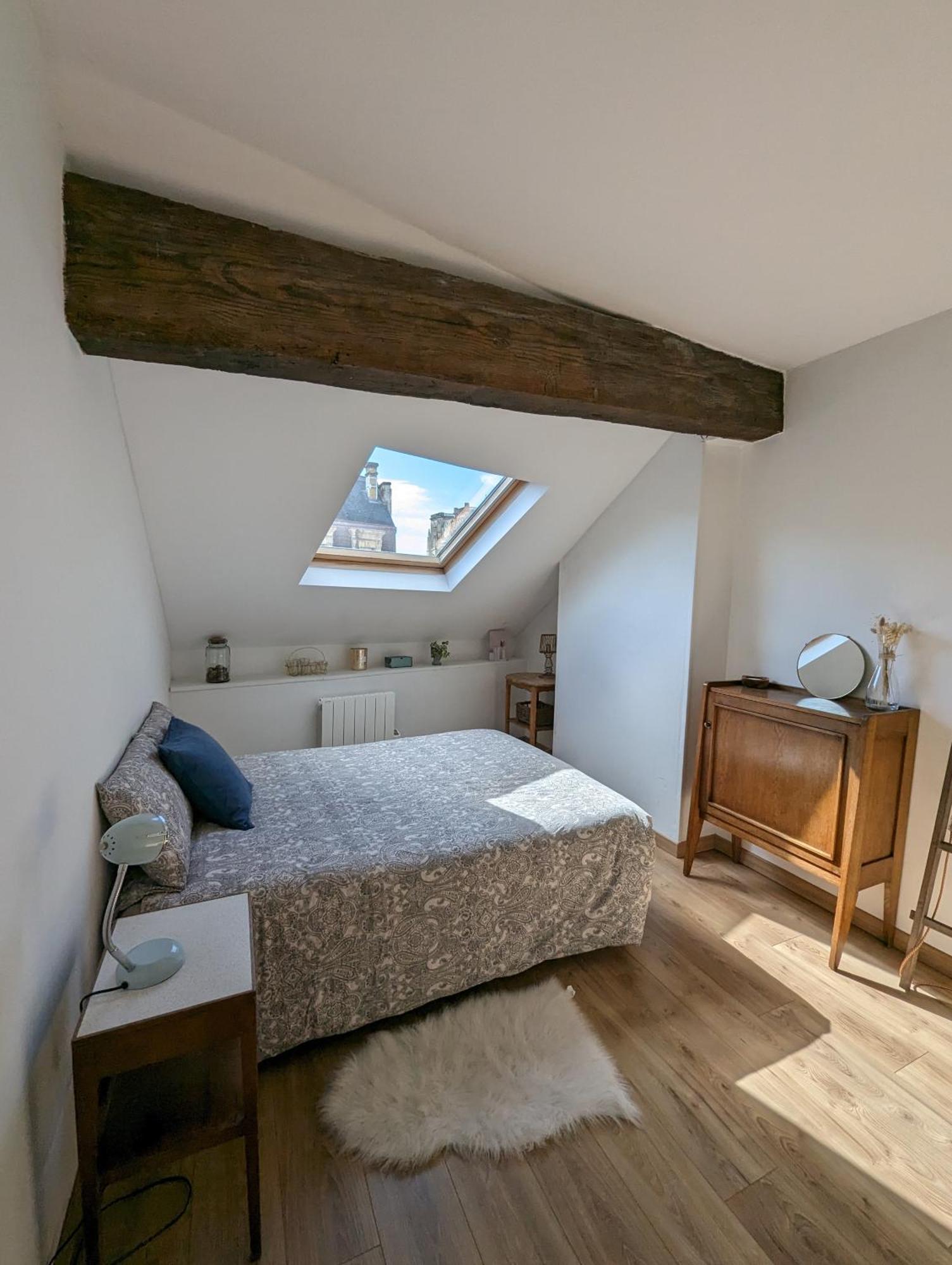 Habitación en casa particular Cocon Lumineux Sous Les Toits De Burdeos