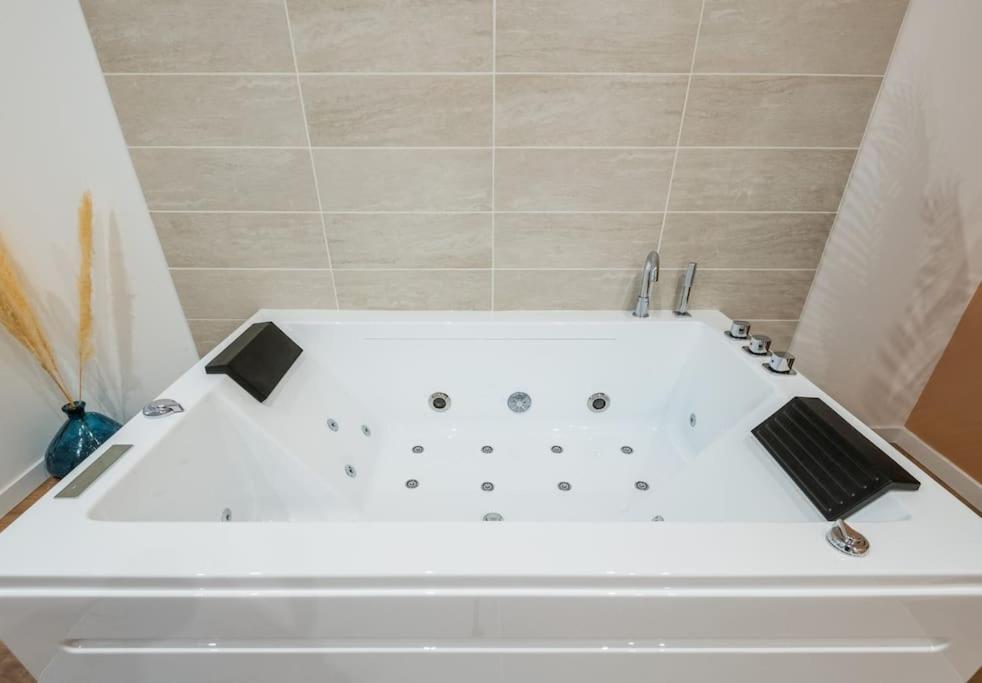 Cocon Avec Jacuzzi - Centre * Bordeaux