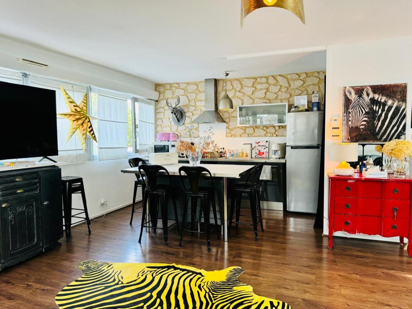 Loft Atypique13om2-salon De 40m2, Rooftop Et Patio Couvert Dep Tardif 13h-pkg *