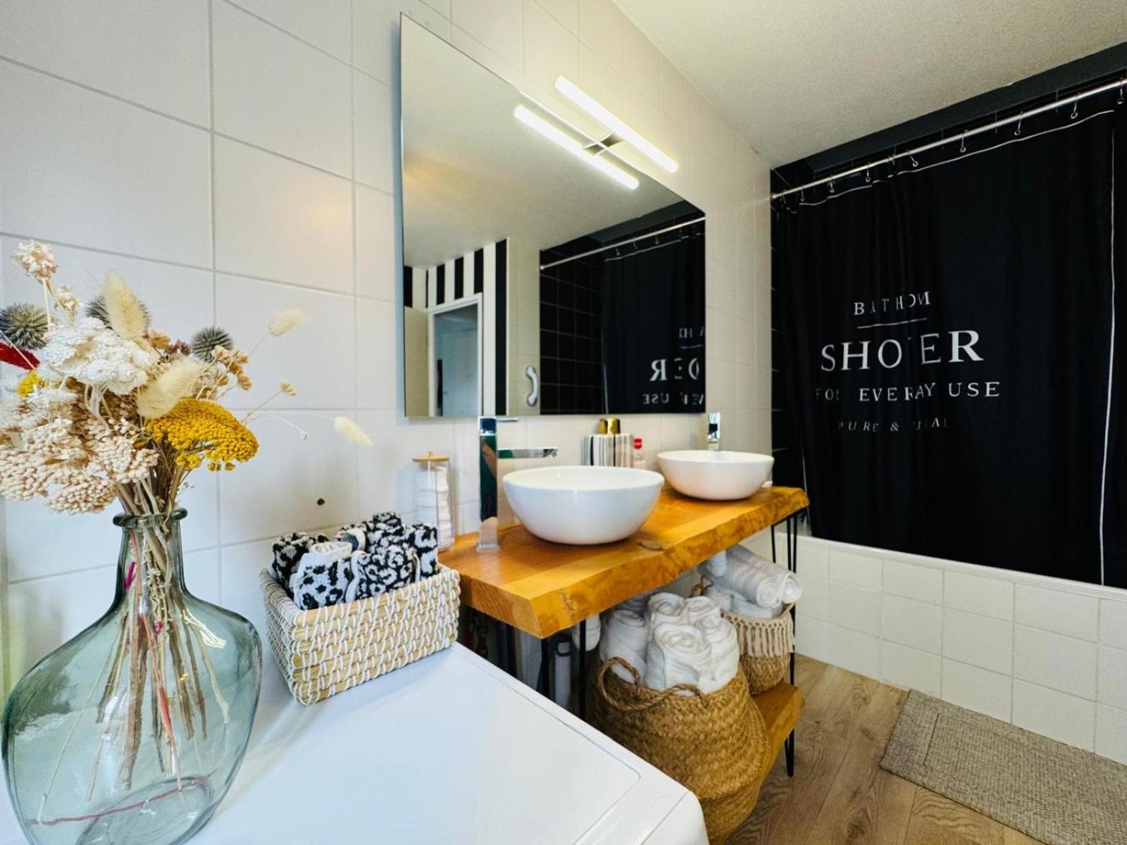Apartamento Loft Atypique13om2-salon De 40m2, Rooftop Et Patio Couvert Dep Tardif 13h-pkg Gratuit Prive Sur Place ,clim *