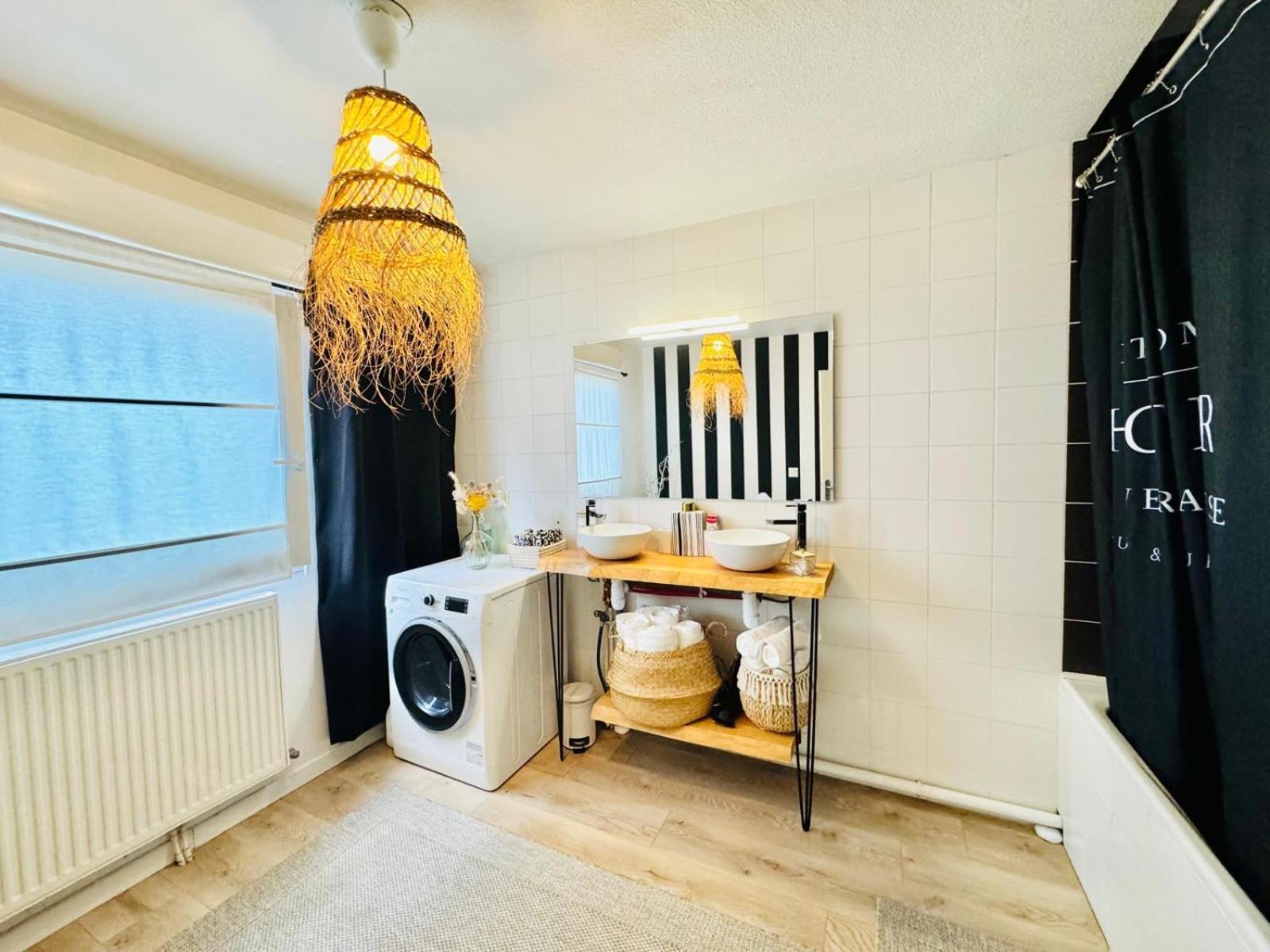 Apartment Loft Atypique13om2-salon De 40m2, Rooftop Et Patio Couvert Dep Tardif 13h-pkg