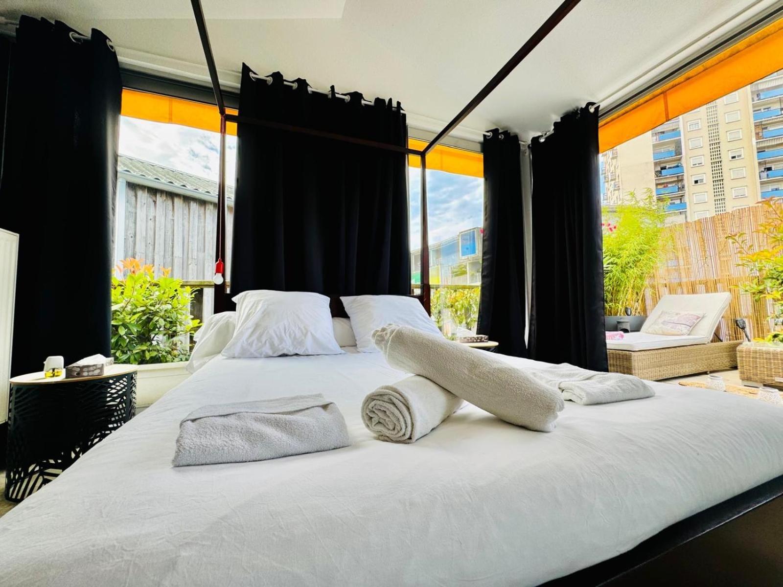 Loft Atypique13om2-salon De 40m2, Rooftop Et Patio Couvert Dep Tardif 13h-pkg Apartment *