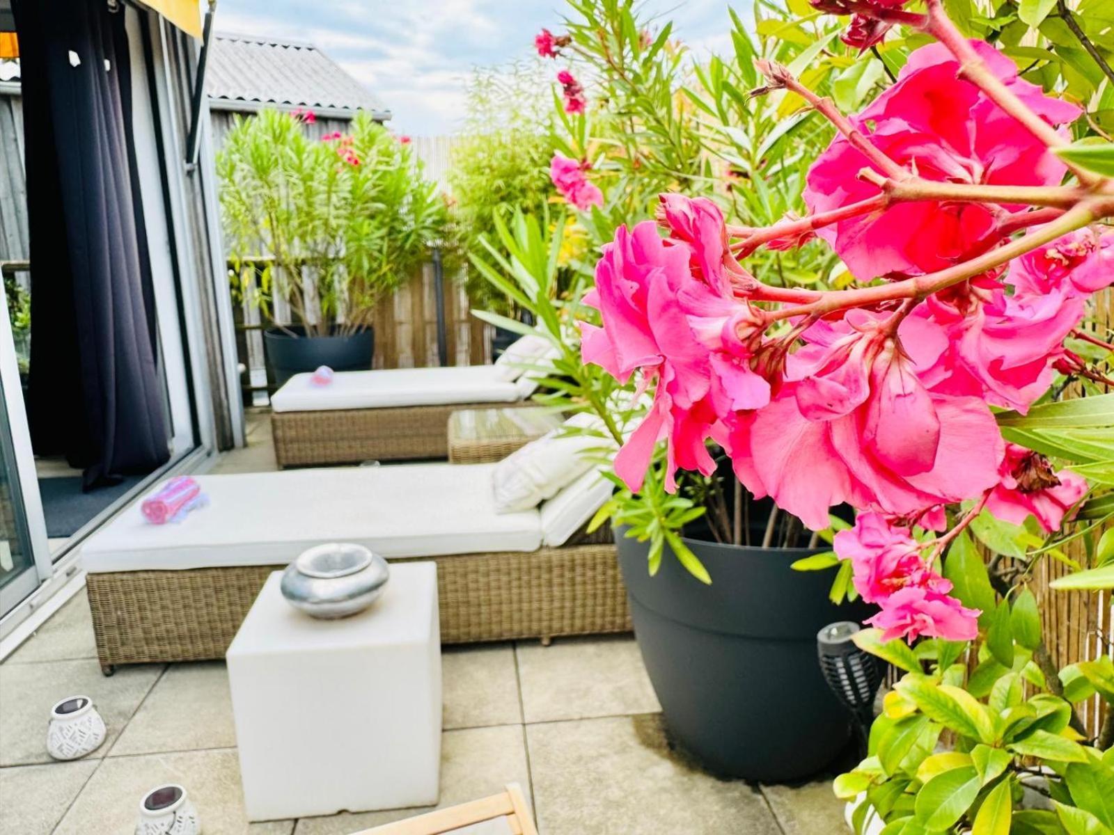 Apartment Loft Atypique13om2-salon De 40m2, Rooftop Et Patio Couvert Dep Tardif 13h-pkg *
