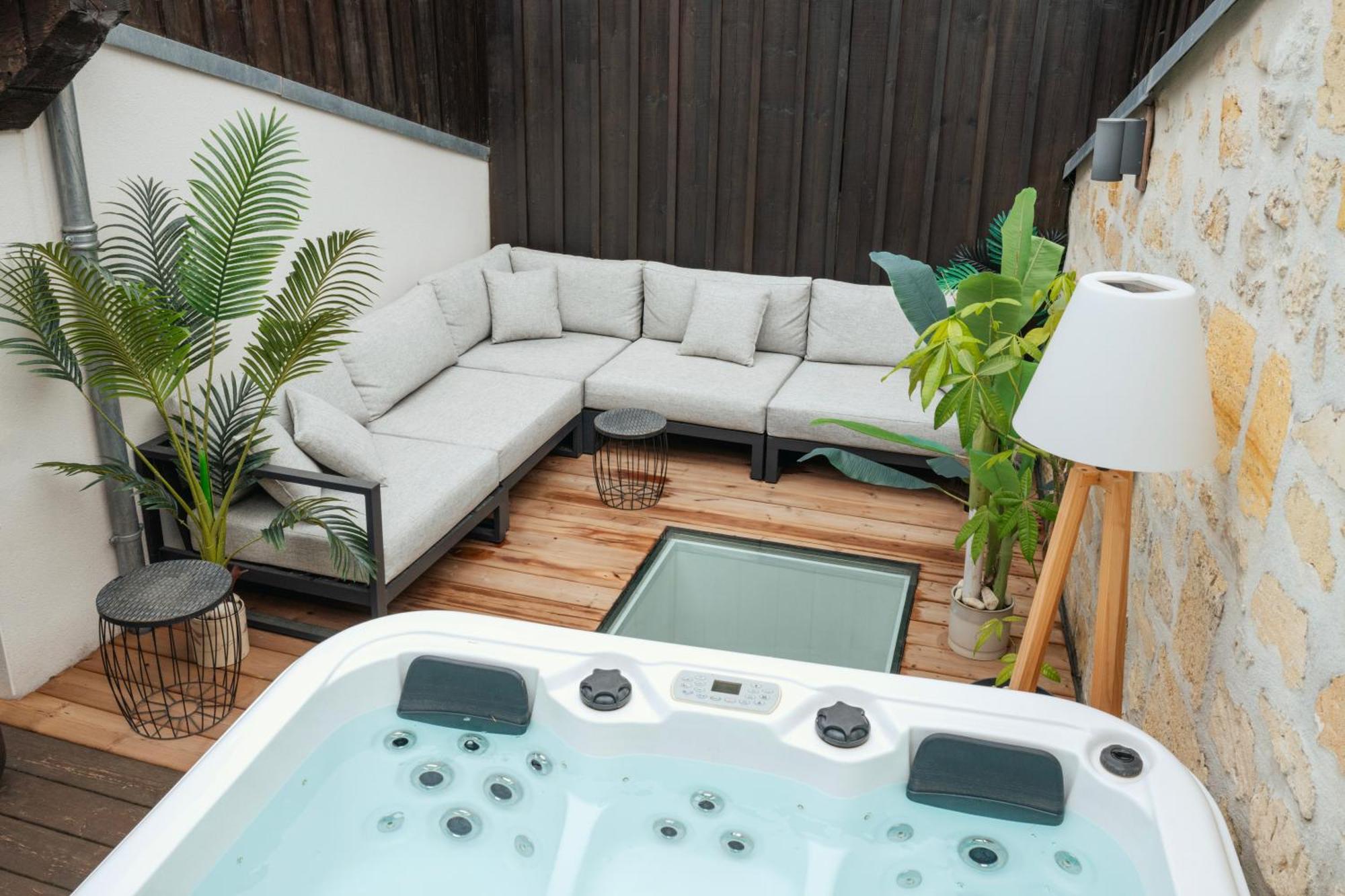 Rousseau - Jacuzzi & Cinema Dans * Bordeaux