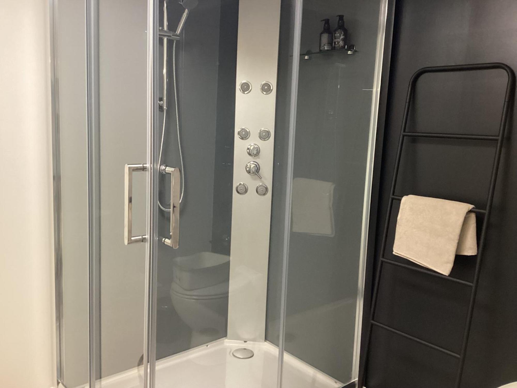 Apartment Hebergement Renove Place Du Palais Avec Parking *