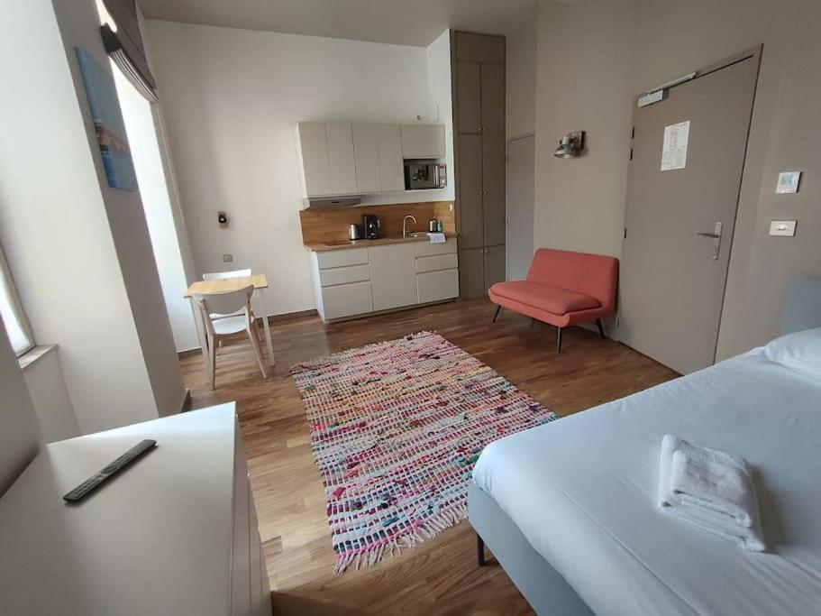 Apartment 1er Etage Sur Cour Aux Chartrons *