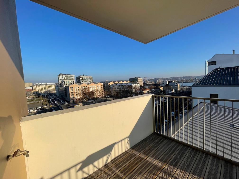 Harmonieusement Amenage Avec Parking Et Terrasse Vers La Cite Du Vin *