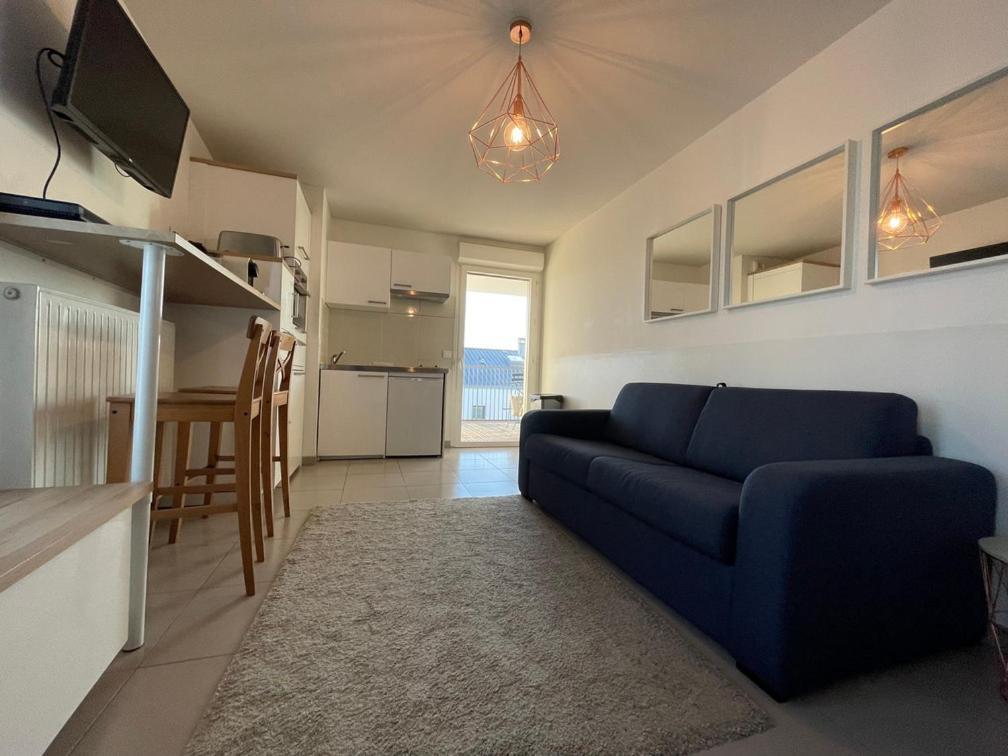 Harmonieusement Amenage Avec Parking Et Terrasse Vers La Cite Du Vin Apartment Bordeaux