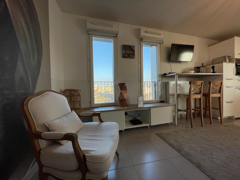 Apartment Harmonieusement Amenage Avec Parking Et Terrasse Vers La Cite Du Vin *