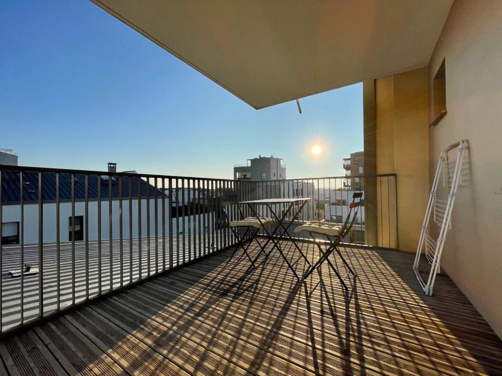 Harmonieusement Amenage Avec Parking Et Terrasse Vers La Cite Du Vin