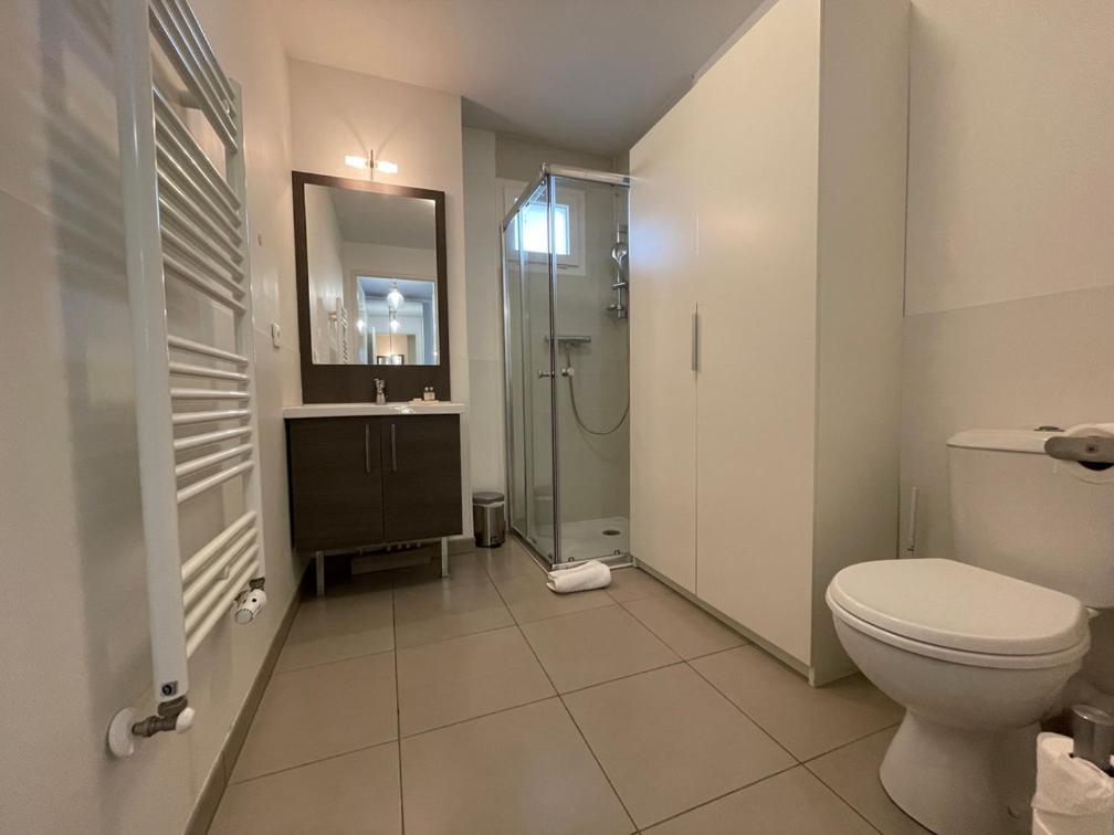 Harmonieusement Amenage Avec Parking Et Terrasse Vers La Cite Du Vin Apartment *
