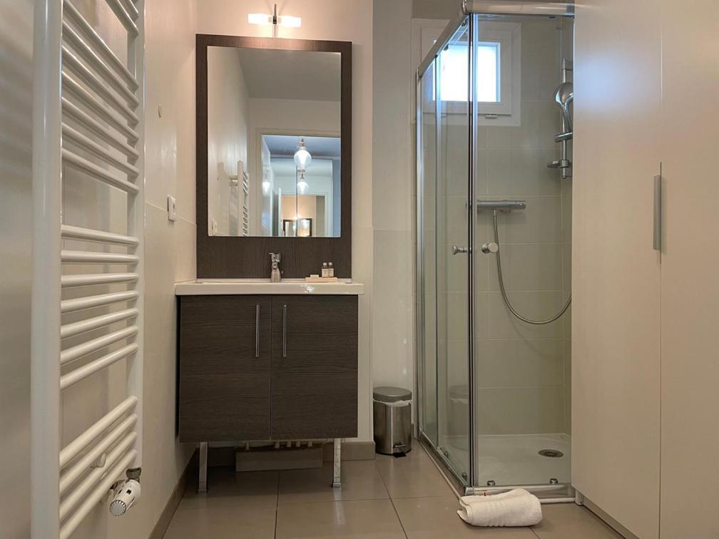 Harmonieusement Amenage Avec Parking Et Terrasse Vers La Cite Du Vin Apartment Bordeaux