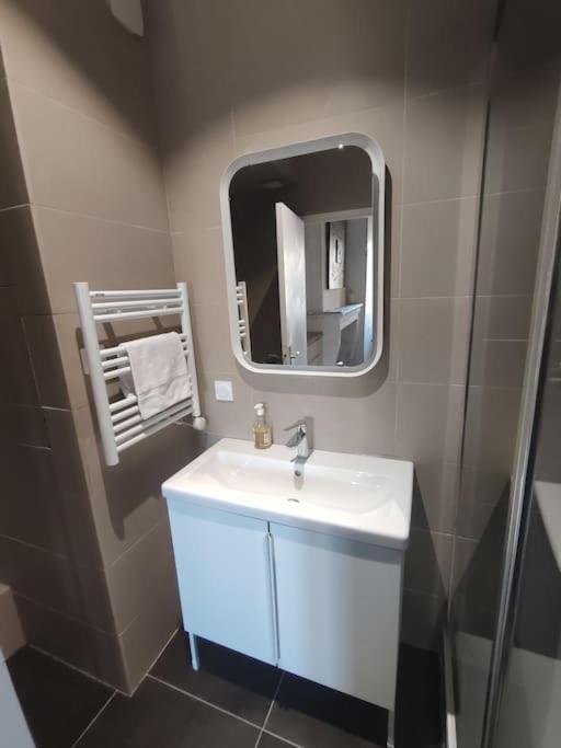 Etage 2 Sur Cour Aux Chartrons Avec Climatisation Apartment