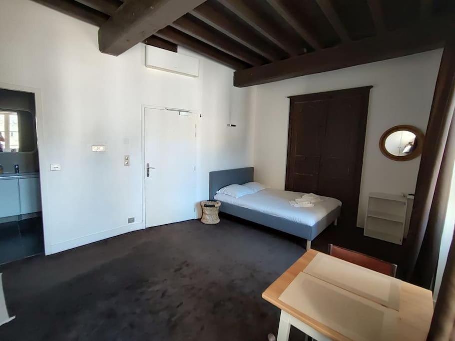 Etage 2 Sur Cour Aux Chartrons Avec Climatisation Apartment Bordeaux