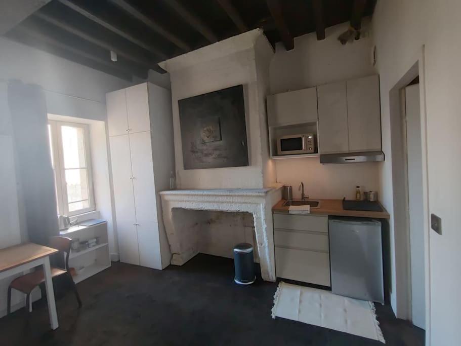 Etage 2 Sur Cour Aux Chartrons Avec Climatisation Apartment