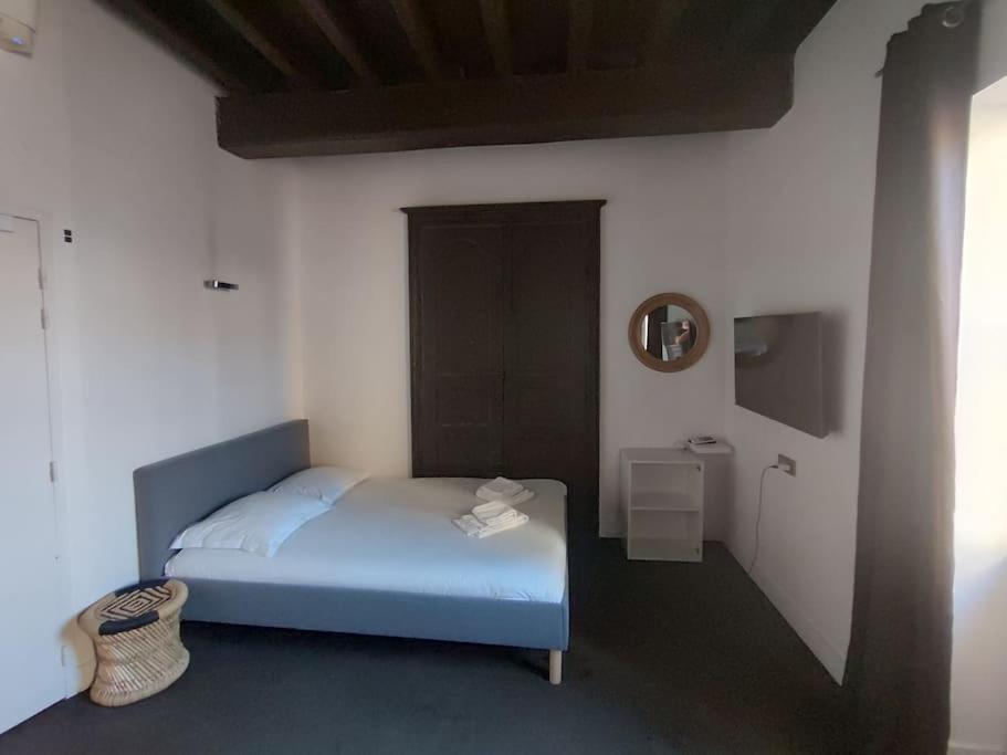 Etage 2 Sur Cour Aux Chartrons Avec Climatisation *