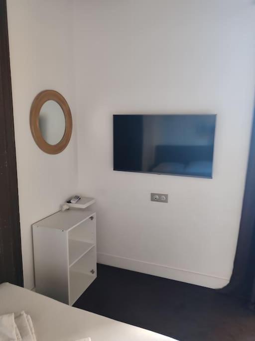 Etage 2 Sur Cour Aux Chartrons Avec Climatisation