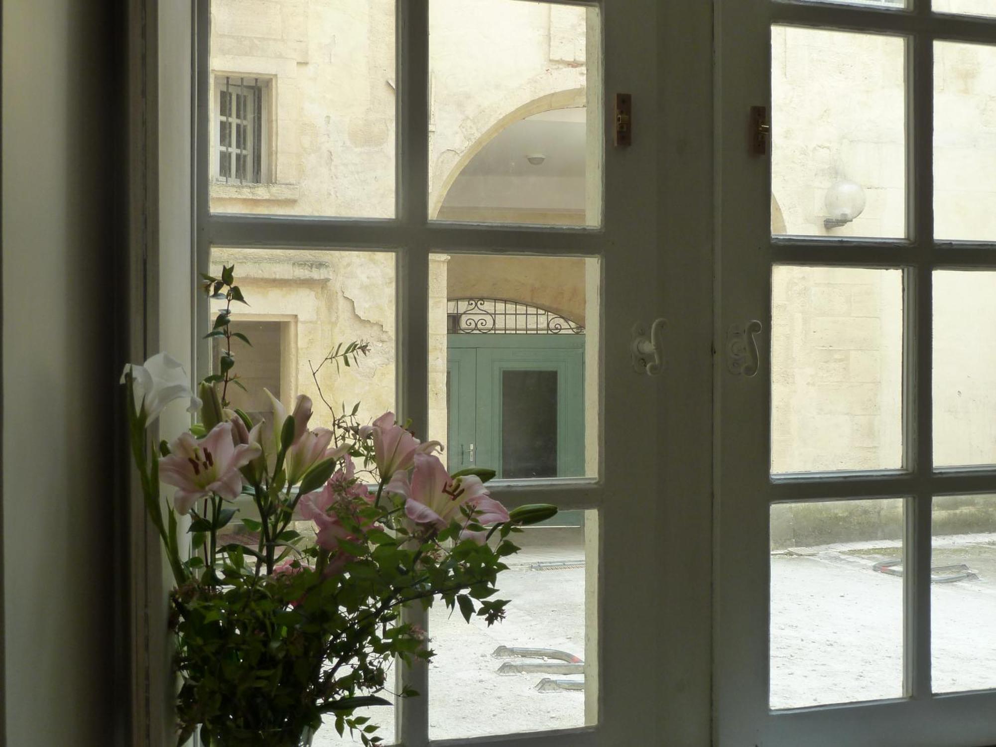 Les Trois Chandeliers Un Petit Paradis En Plein Centre Apartment Bordeaux