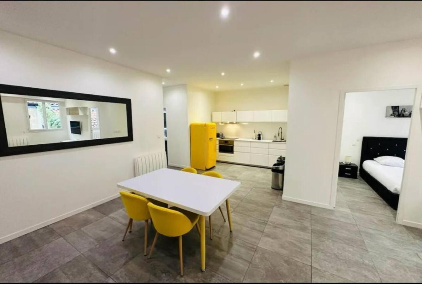 Remarkable 2-bed In Apartment *