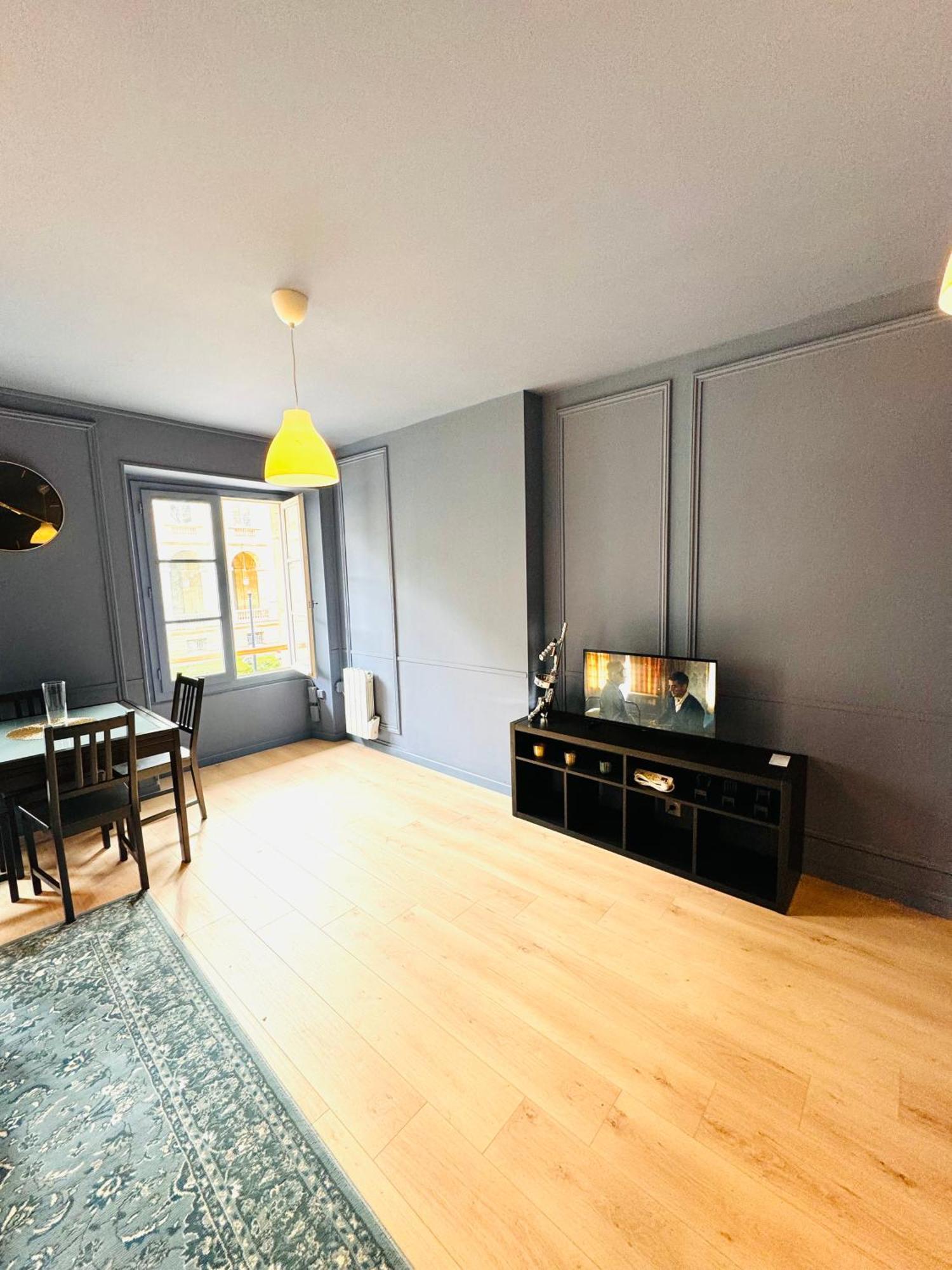 Apartment Design And Luxe Hyper Centre