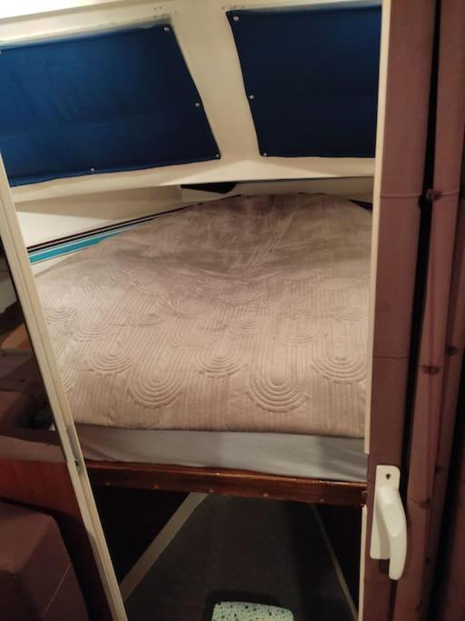 Botel Nuit Insolite Sur Un Bateau Au Coeur De *