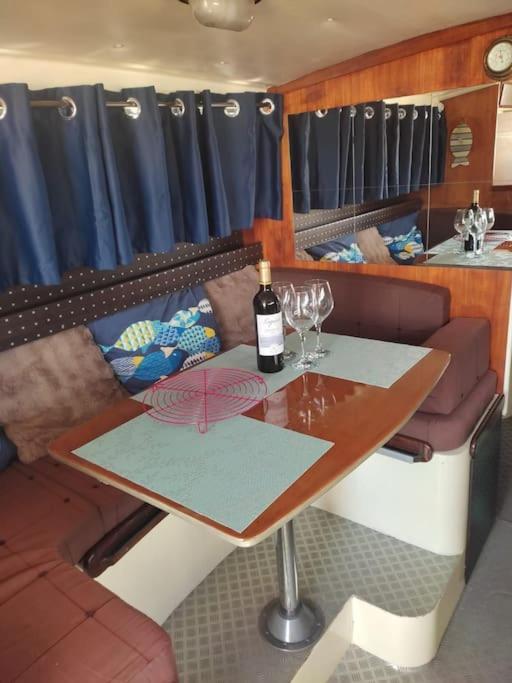 Nuit Insolite Sur Un Bateau Au Coeur De Botel Bordeaux