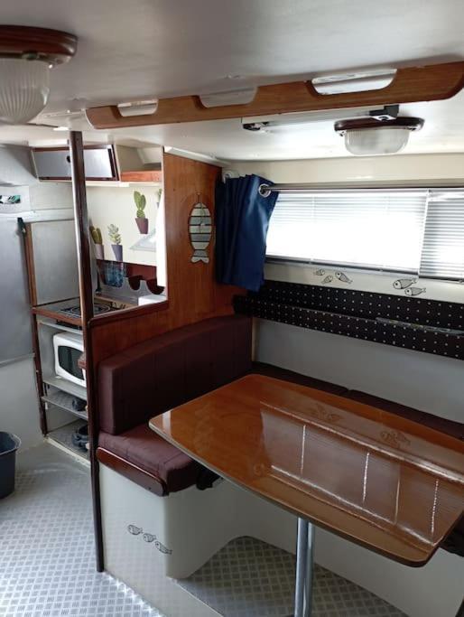 Botel Nuit Insolite Sur Un Bateau Au Coeur De *
