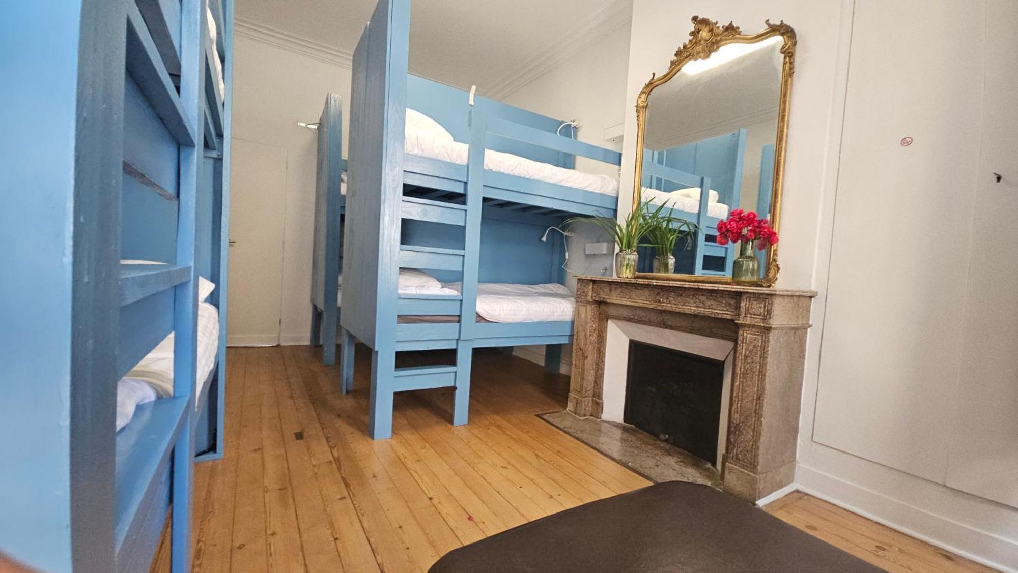 Bed In 6-bed Mixed Le Jardin Cafe Hostel