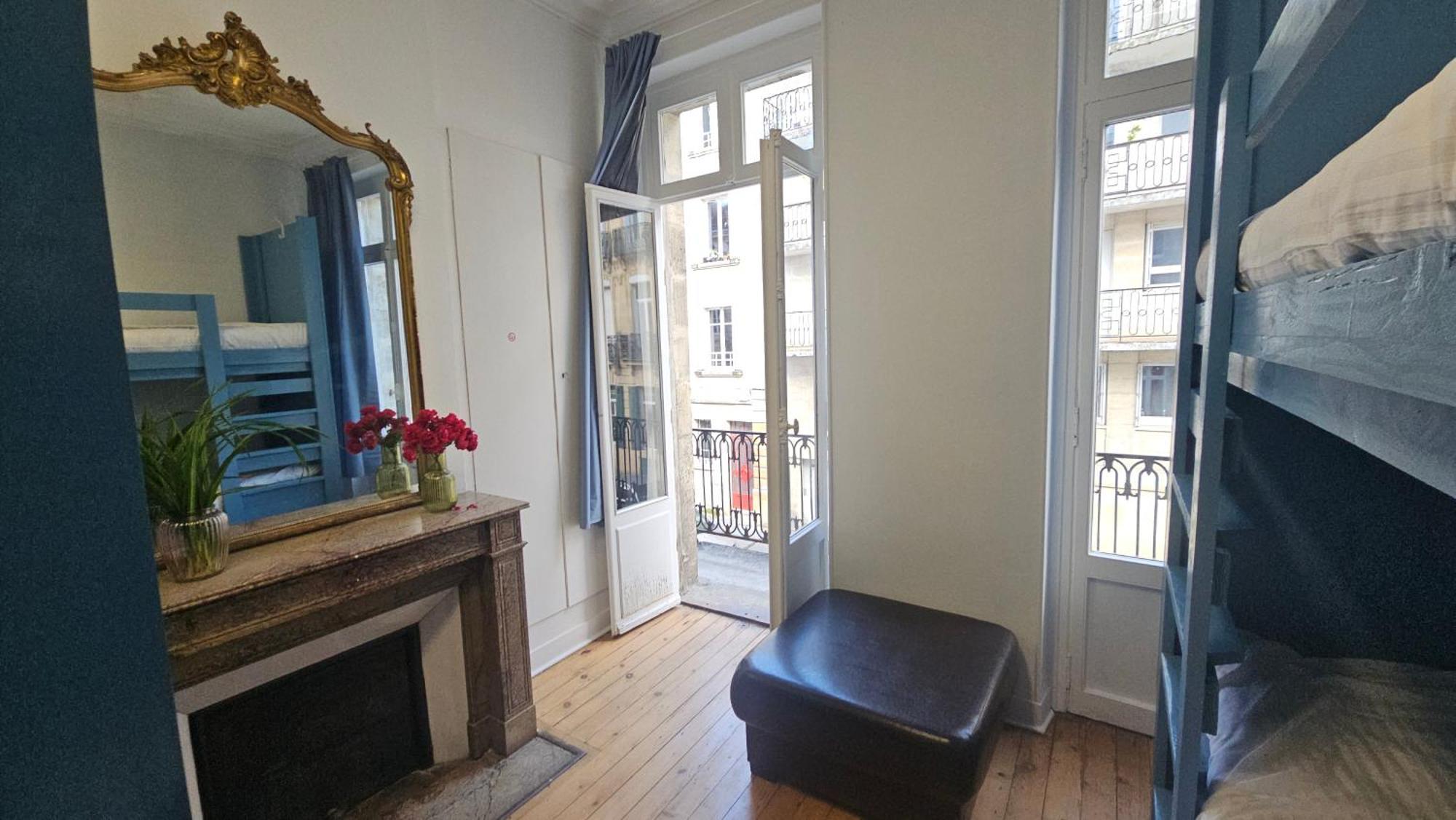 Bed In 6-bed Mixed Le Jardin Cafe Bordeaux