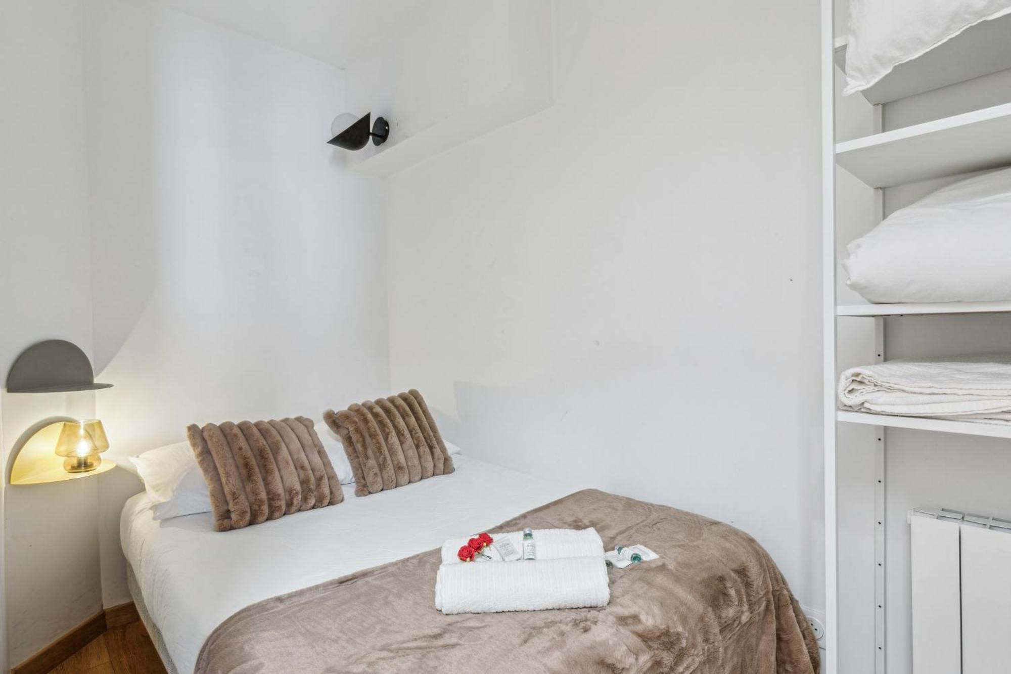 Lavie Maison Large Comfy Flat
