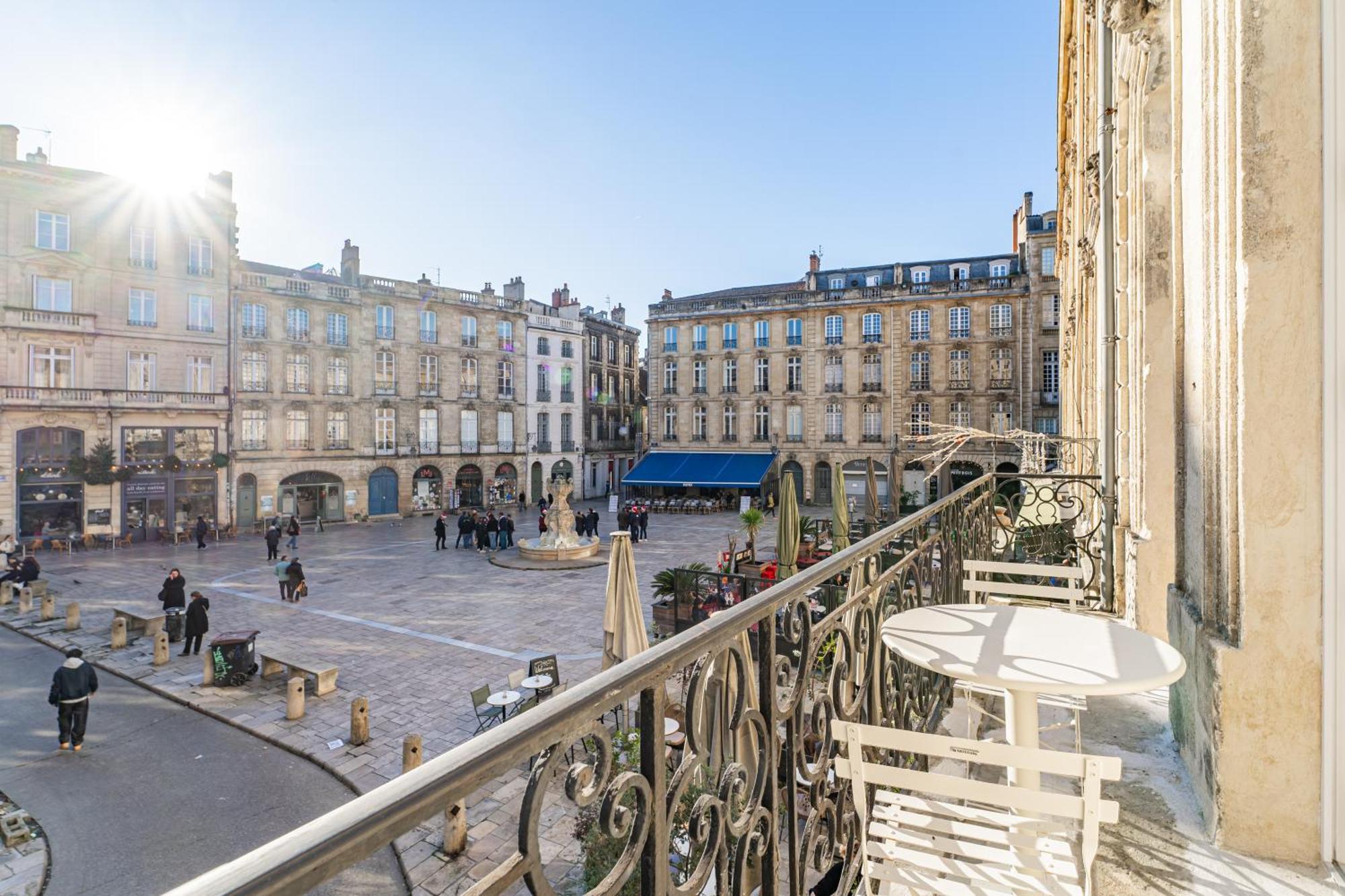 Elegant Place Du Parlement Pour 4 Personnes *