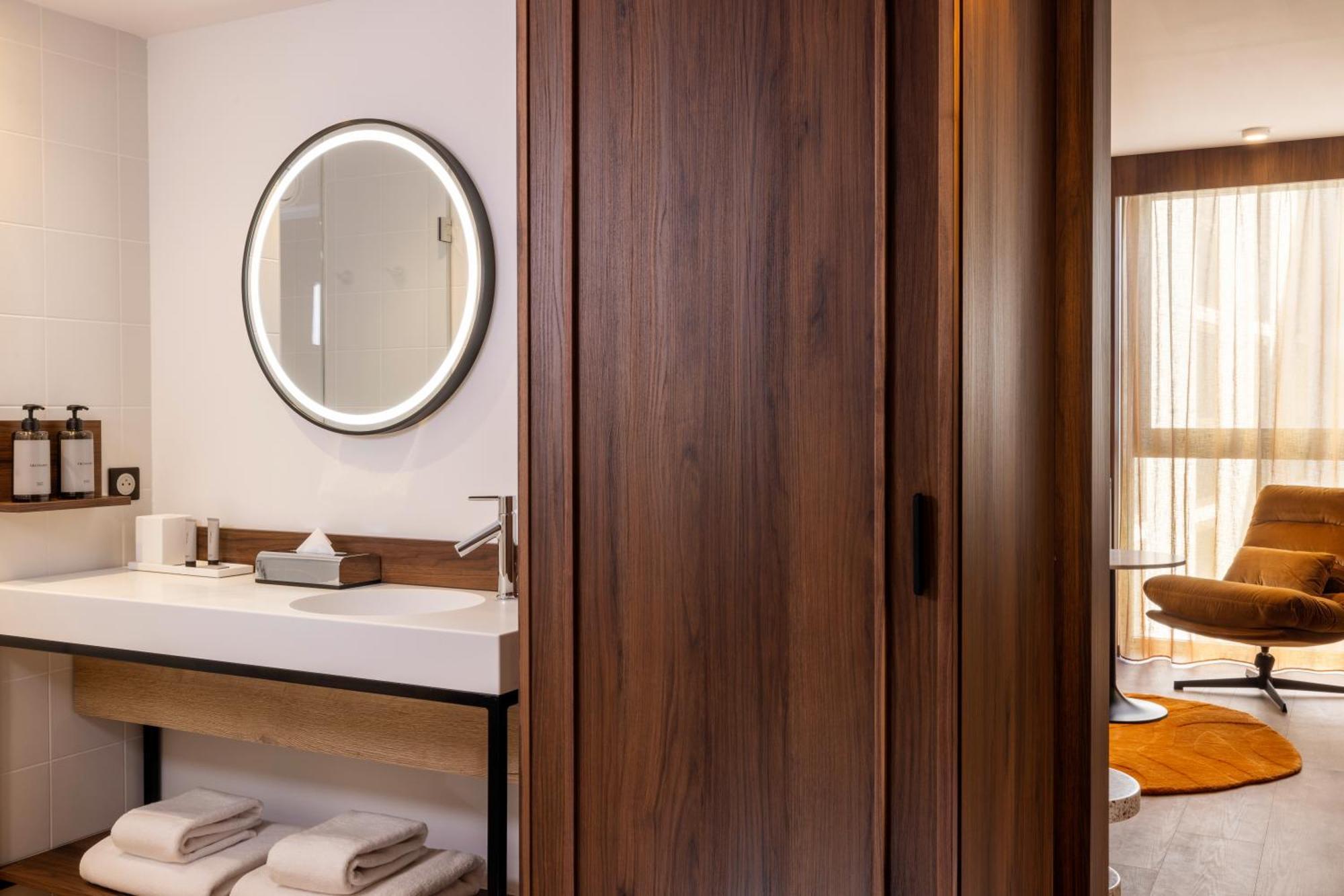 56 Hotel 4*