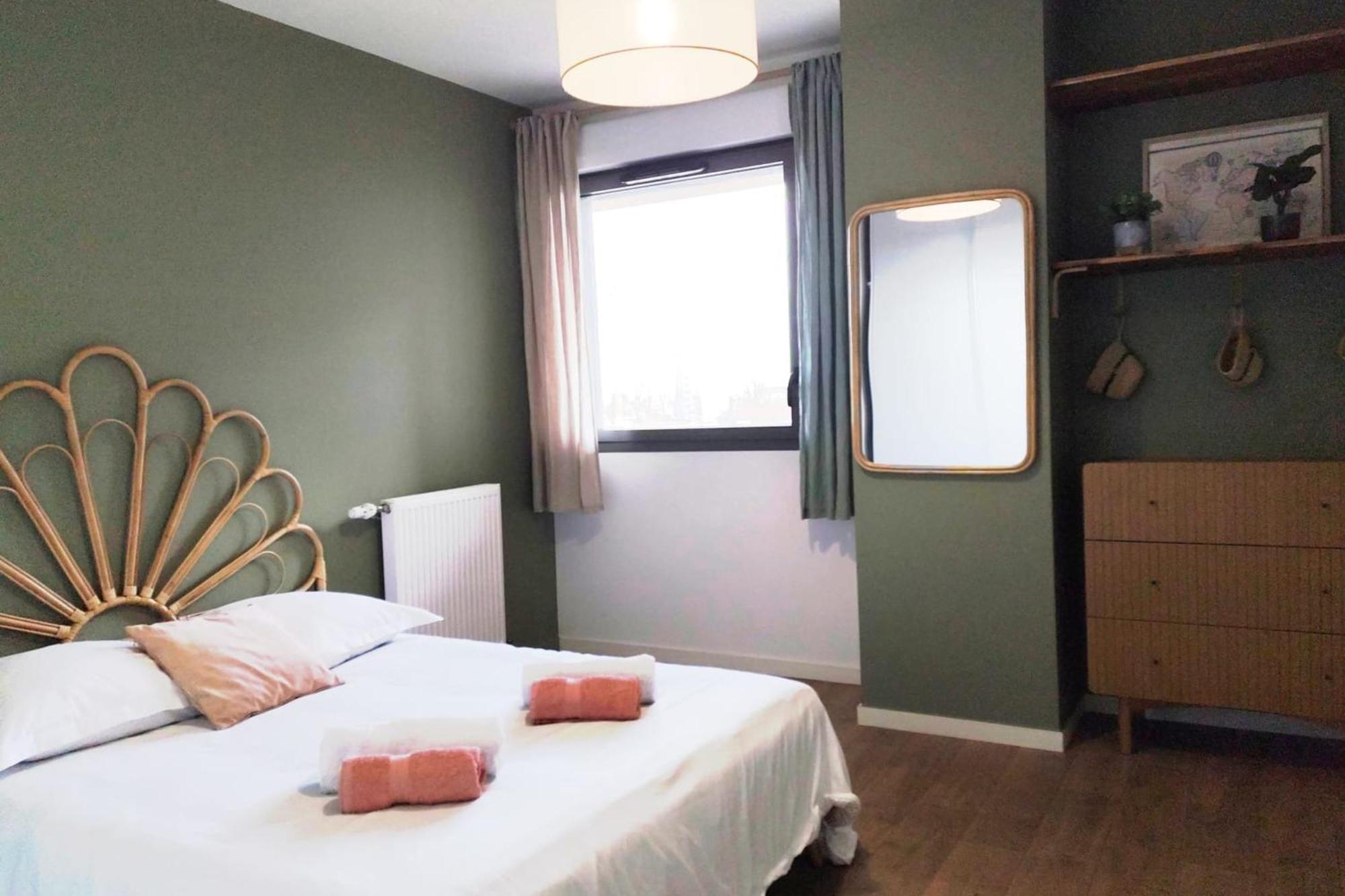 Nice 64 M With Balcony Near The Train Station