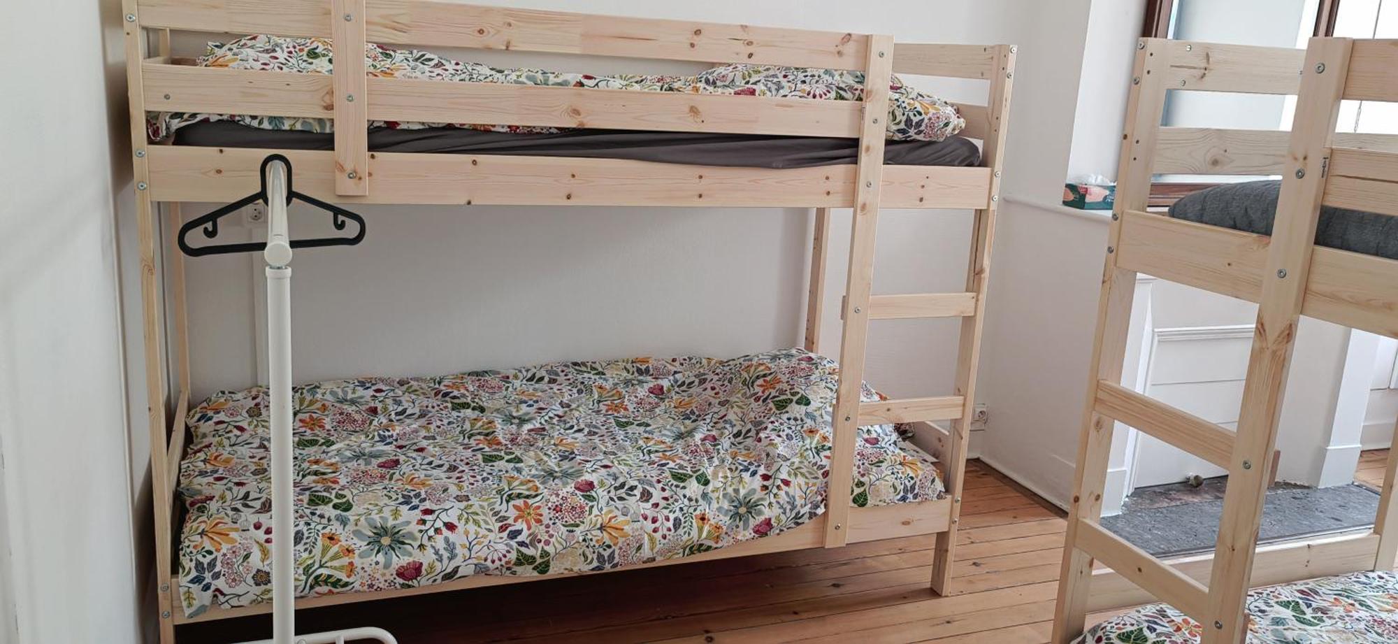 Bed In 6-bed Mixed Le Jardin Cafe Hostel Bordeaux