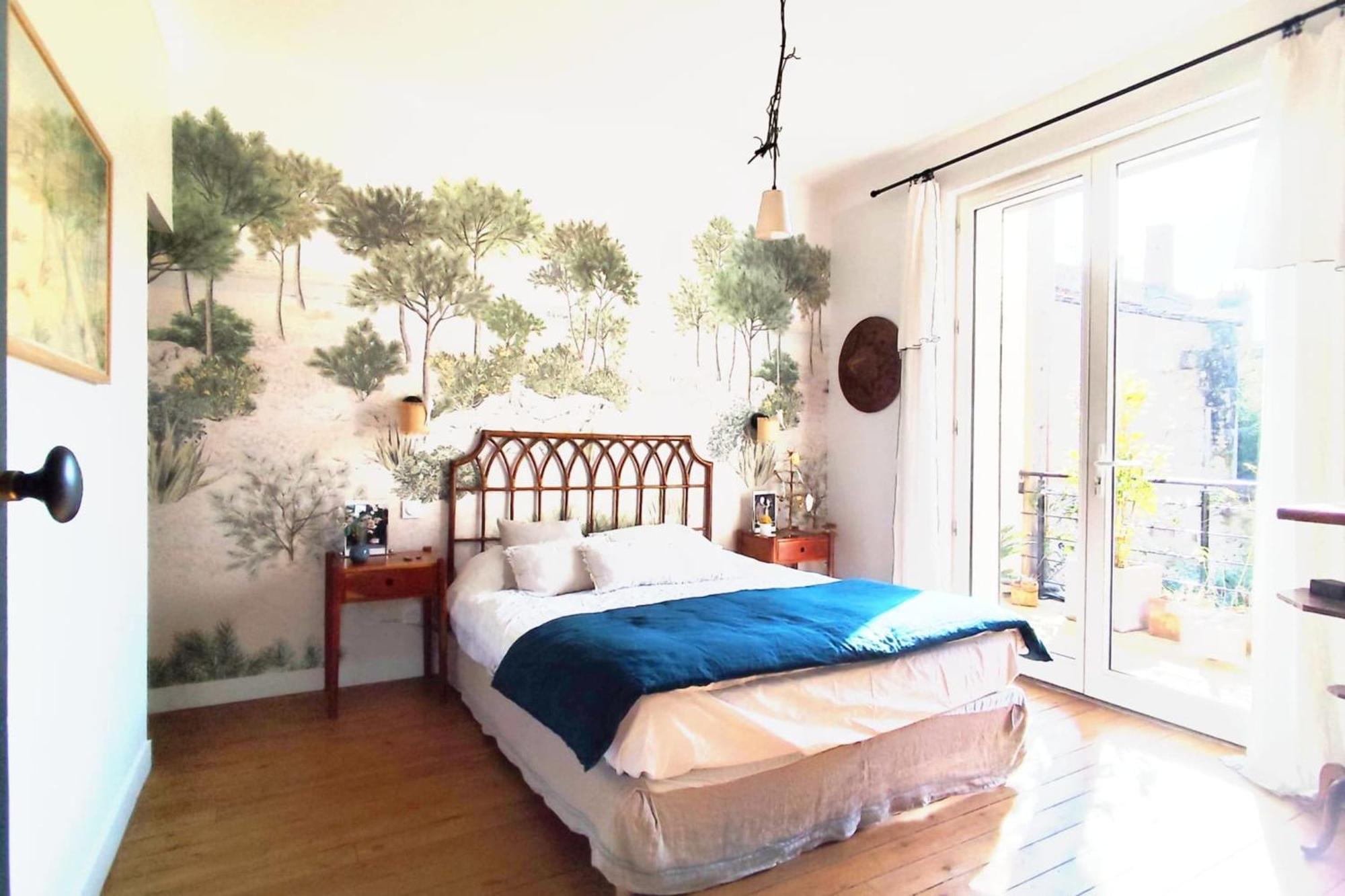 Beautiful House With Garden In