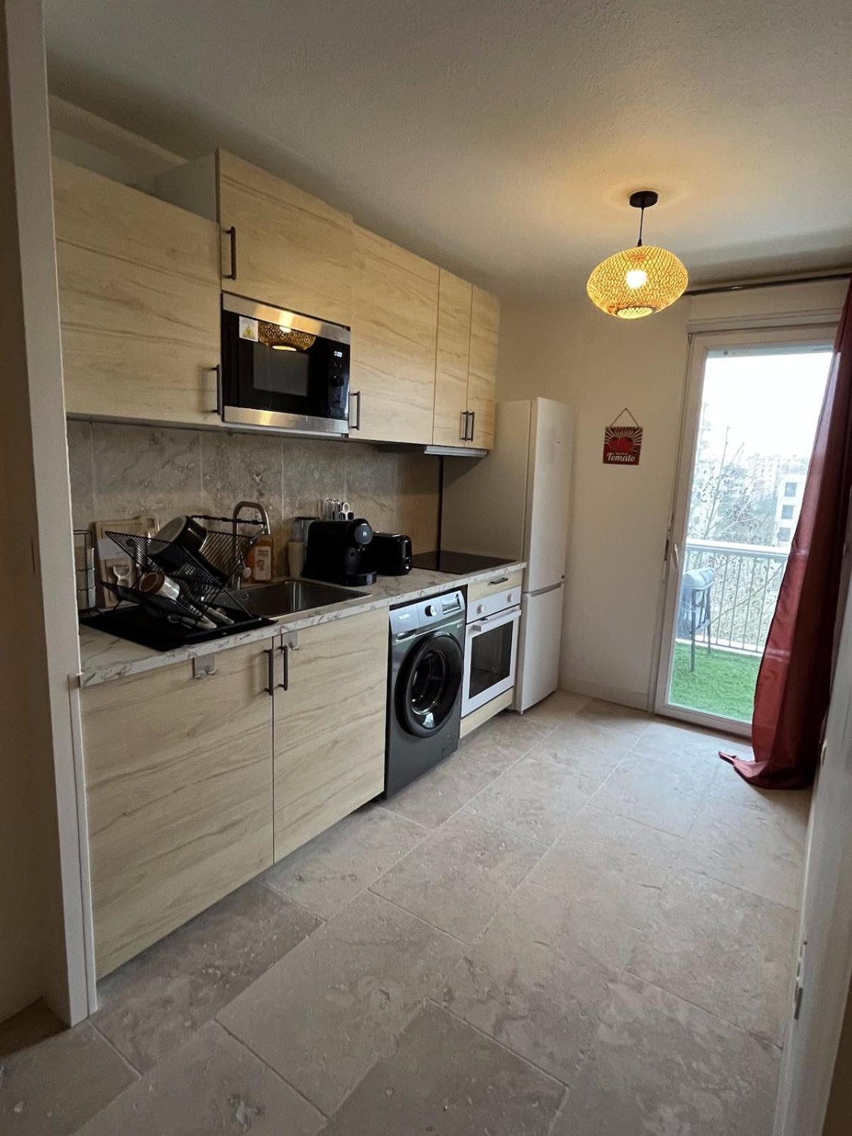 Large Bright T4, Tram, Parking Apartment *