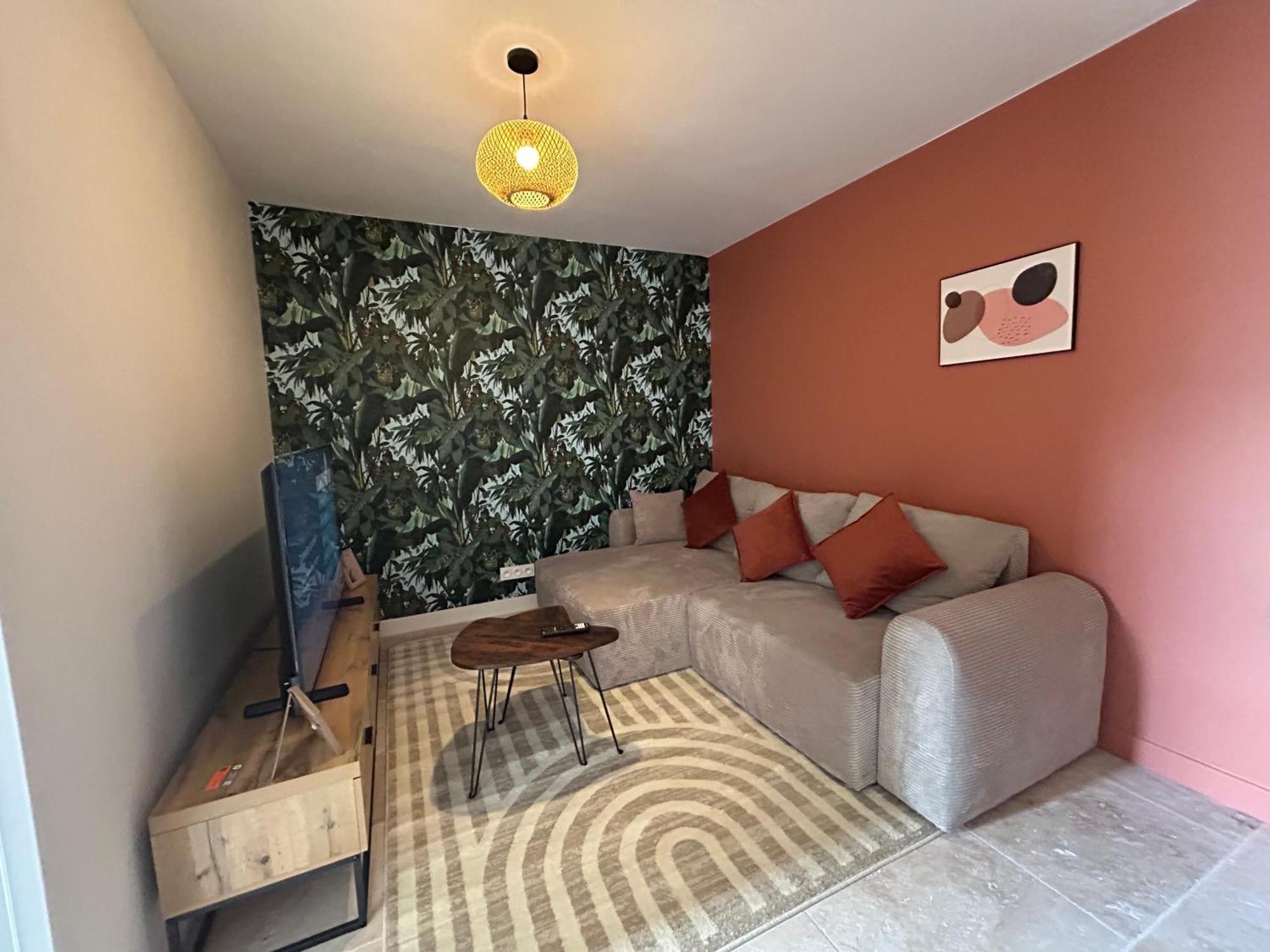 Apartment Large Bright T4, Tram, Parking