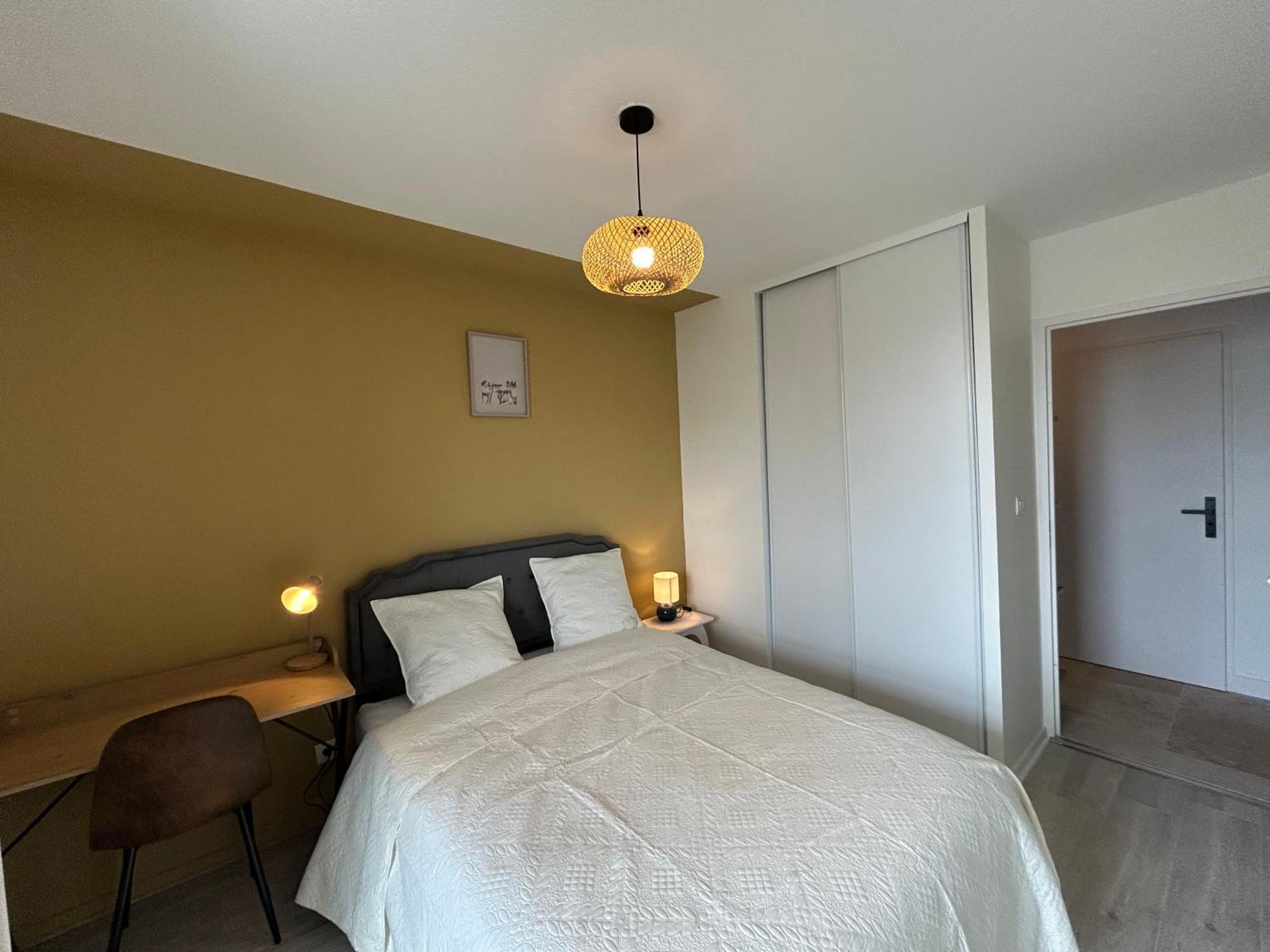 Large Bright T4, Tram, Parking Apartment