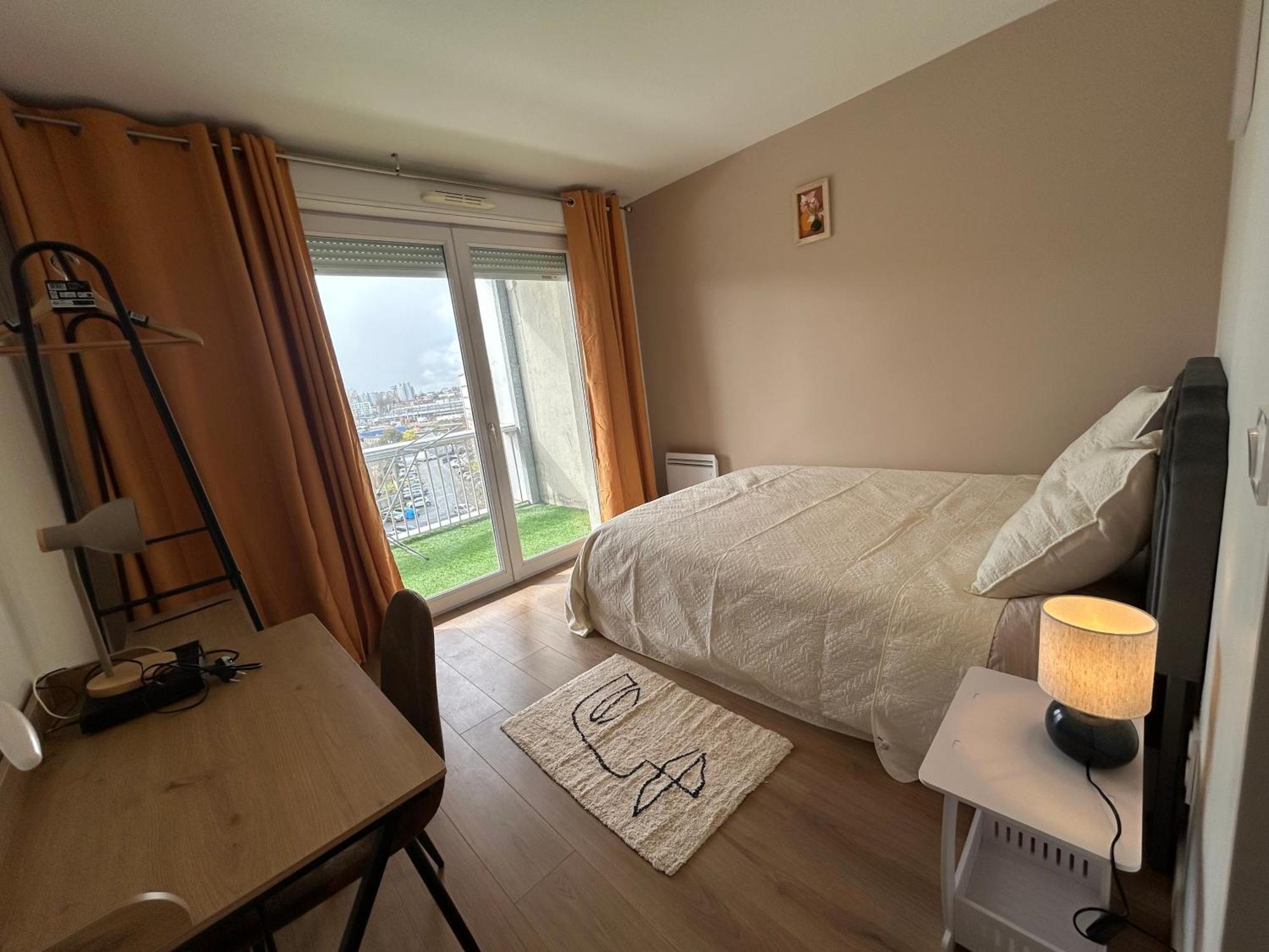 Large Bright T4, Tram, Parking Apartment Bordeaux