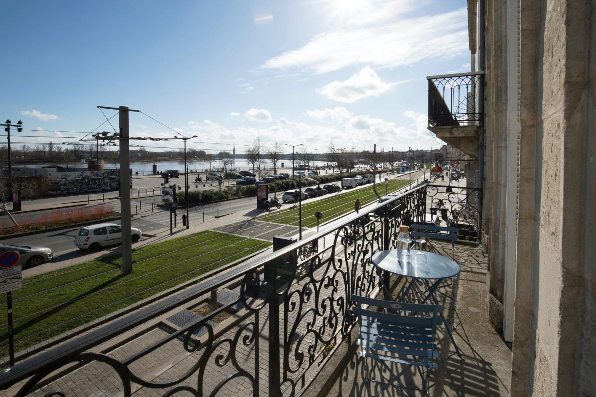 Apartment Sur Les Quais De Bordeaux