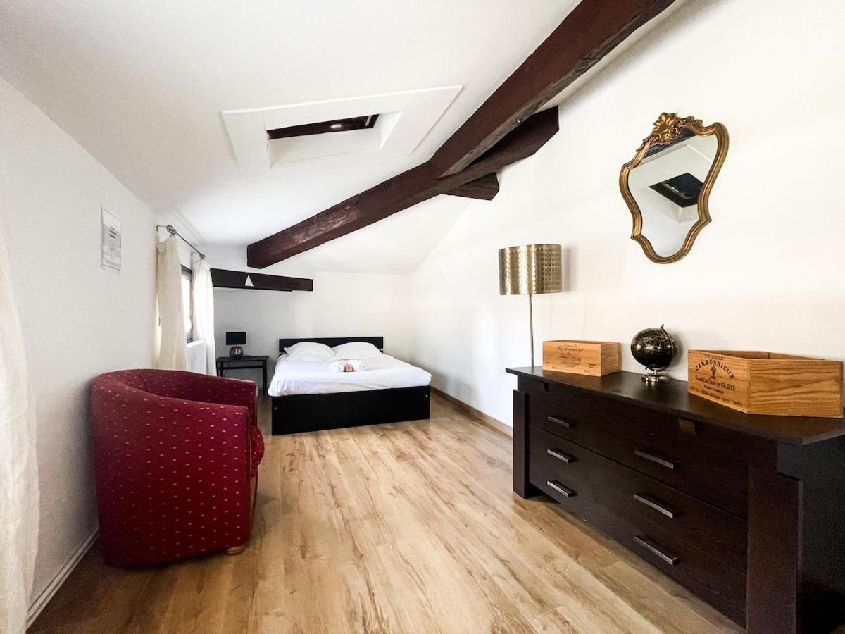 Spacieux En Plein Coeur De Apartamento