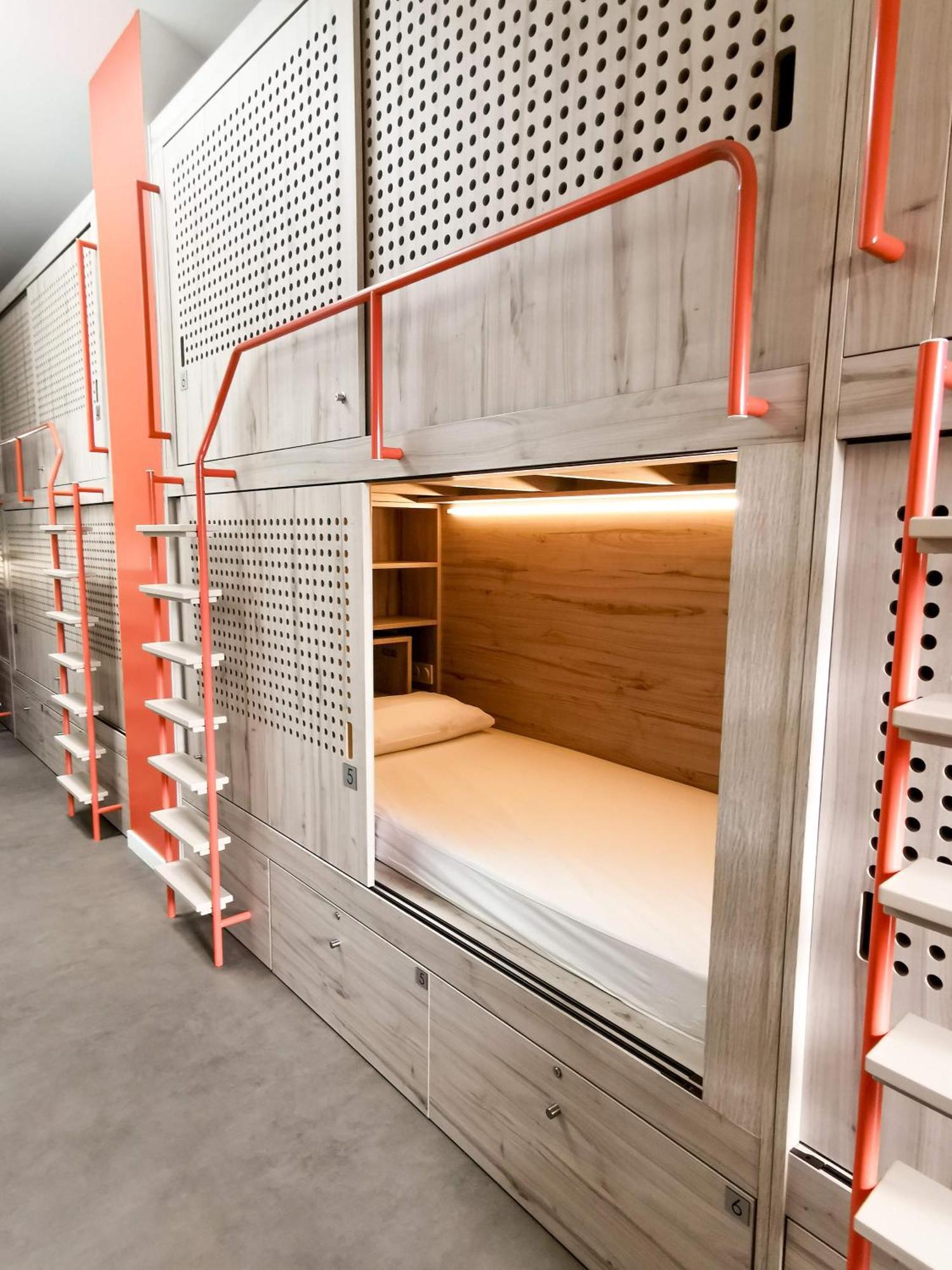 Bloom Bar & Garden Hostel