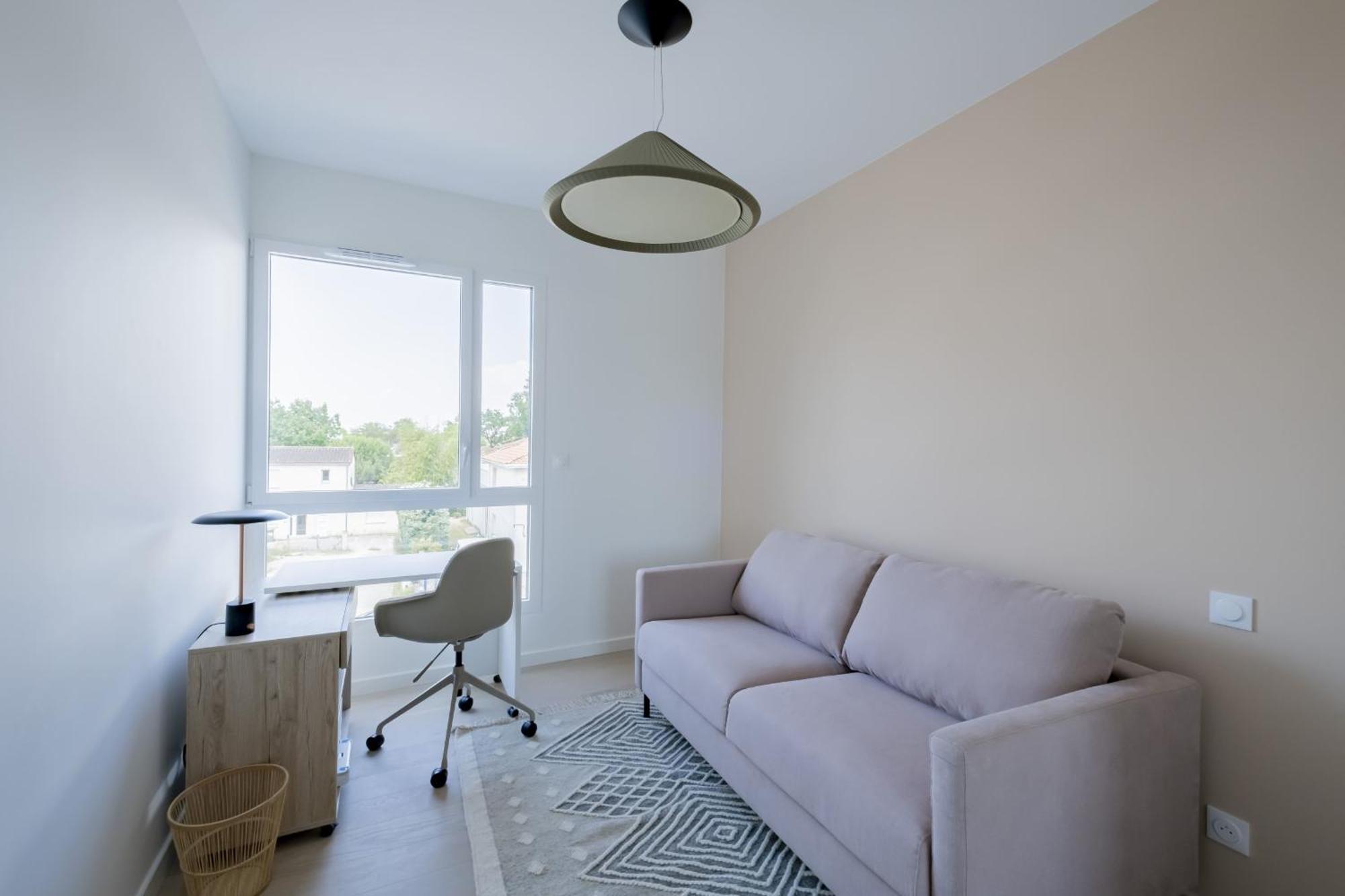 Spacious 4br With Lovely Balcony *