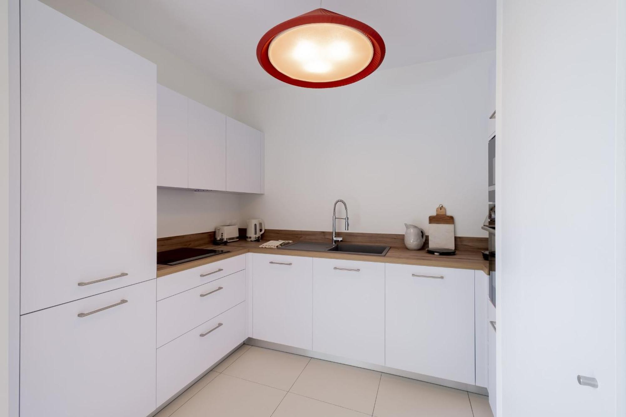 Spacious 4br With Lovely Balcony