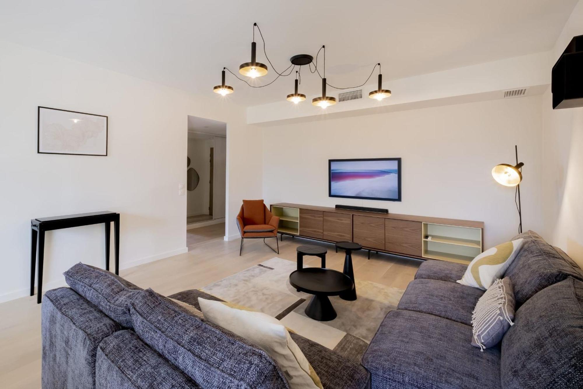Spacious 4br With Lovely Balcony * Bordeaux